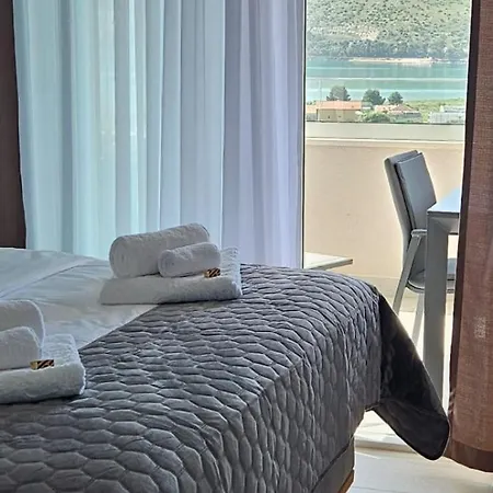 Dii Luxury 트로기르